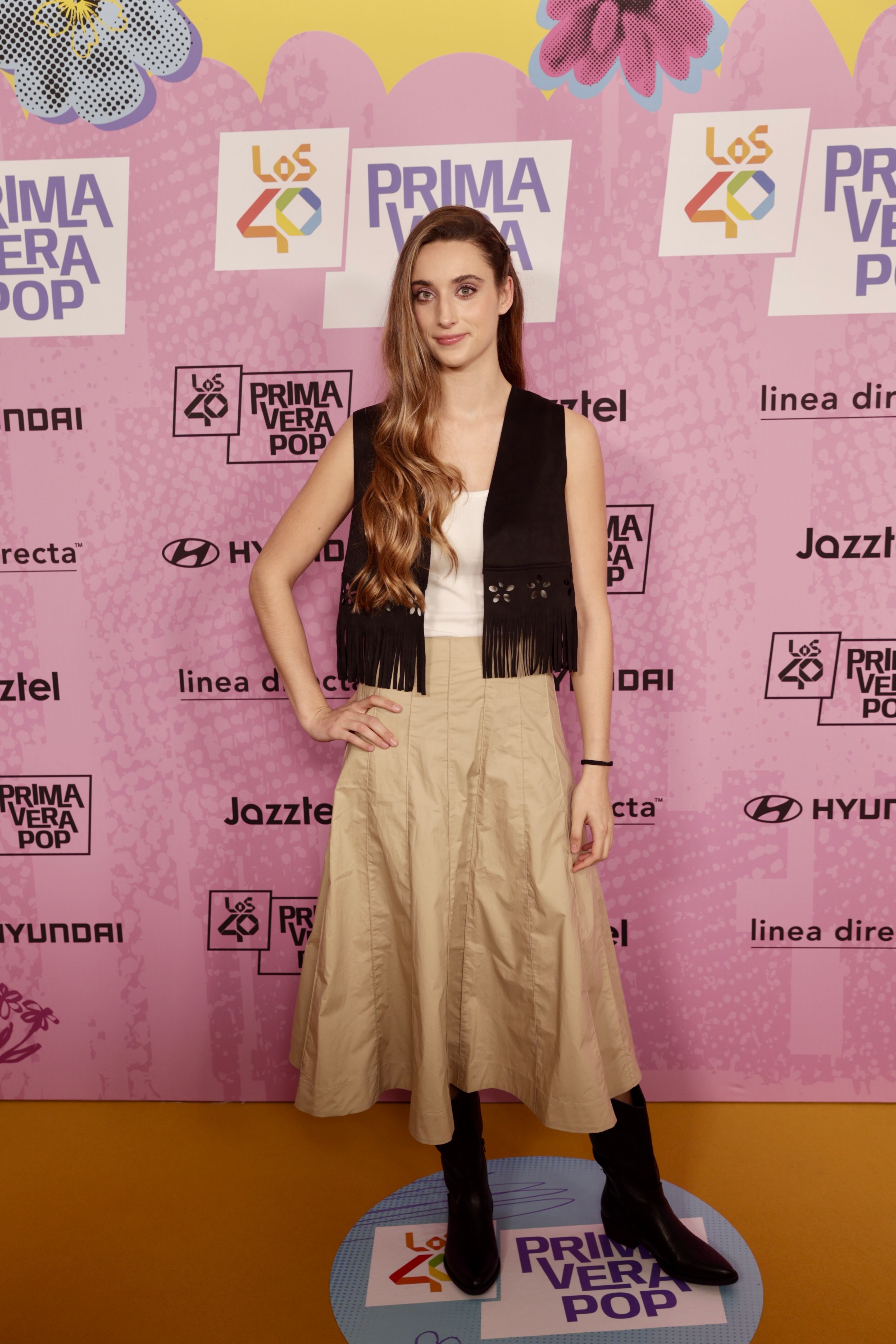 Nuestro último fichaje de LOS40 Urban, Aitana, ha pisado su primera alfombra roja con nosotros. Fichadla porque nos va a regalar grandes momentos.