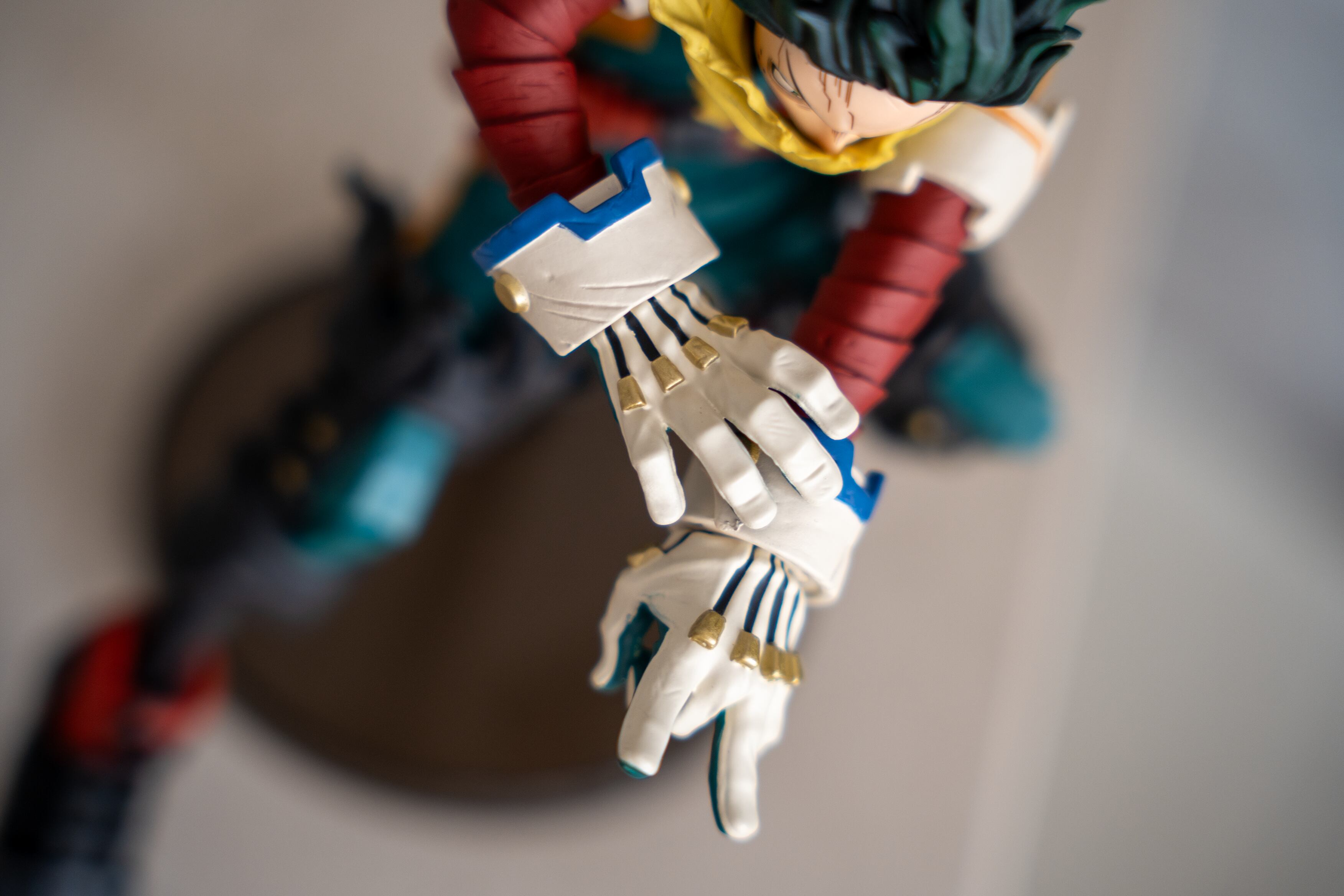 Esta figura de Deku de My Hero Academia de Banpresto pide espacio en tu estantería.