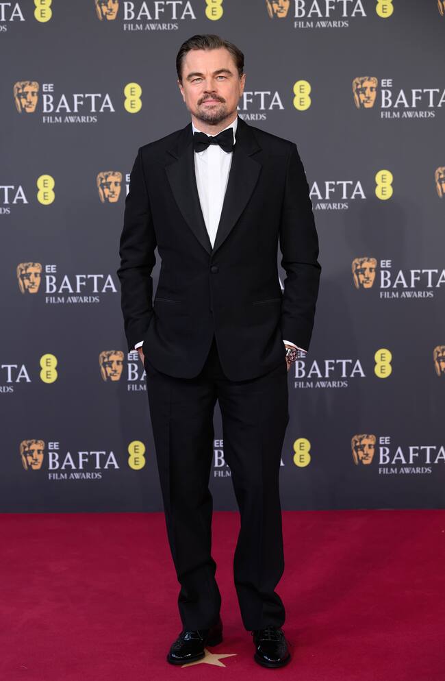Elegante como siempre con su traje de Dior con pajarita para asistir a los BAFTA 2026. Continua la temporada de premios de cine que nos dejan auténticos escaparates de tendencias.