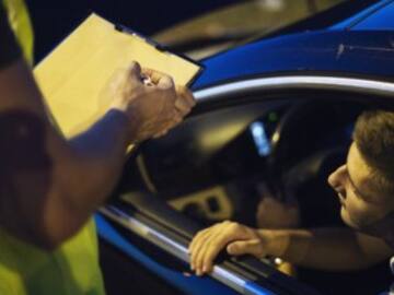 La OCU resume las novedades, multas y pérdida de puntos de la nueva ley de tráfico de la DGT