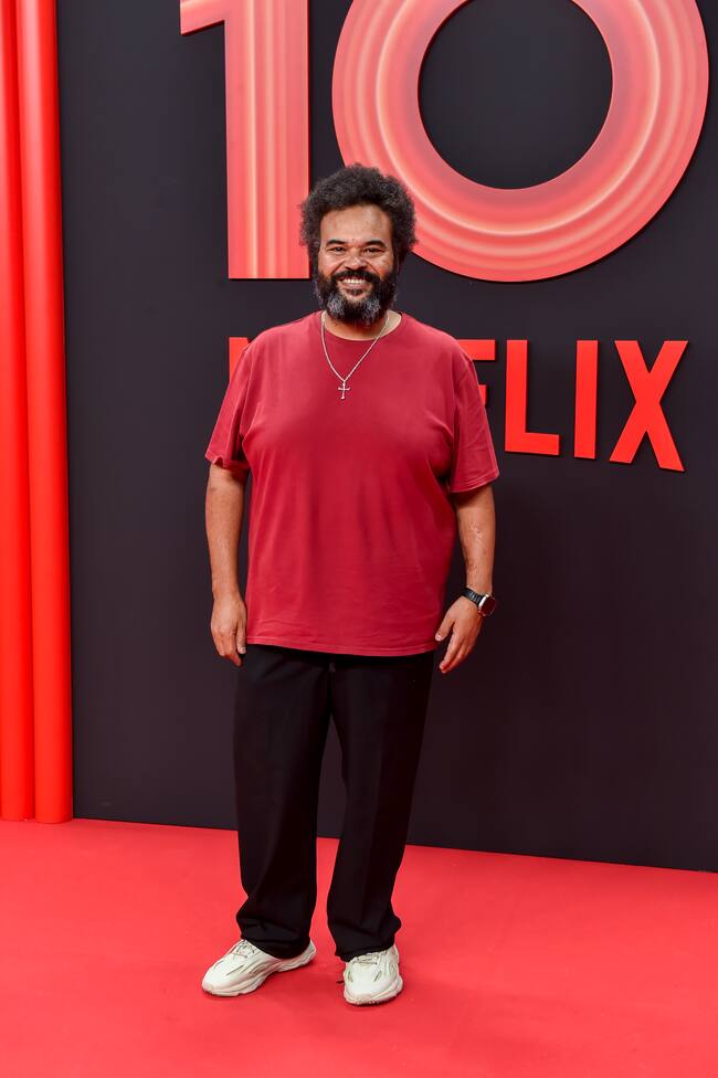 La Galería de Cristal se ha llenado de rostros conocidos que han pasado por una alfombra roja con un dress code claro, los colores de la plataforma. Unos han cuidado al máximo sus estilismos, otros, como Carlos Jean, no tanto.