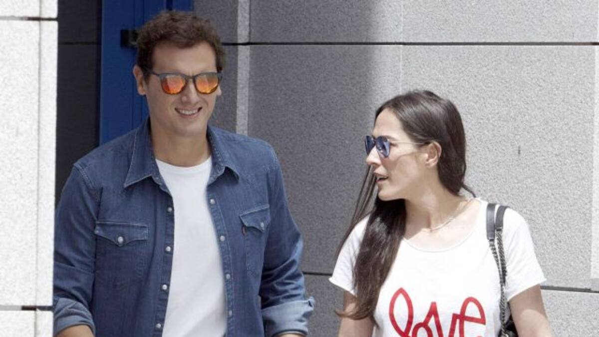 (Vídeo) Albert Rivera y Malú salen juntos del hospital