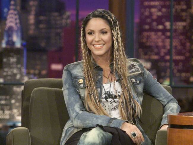 Shakira con trenzas.