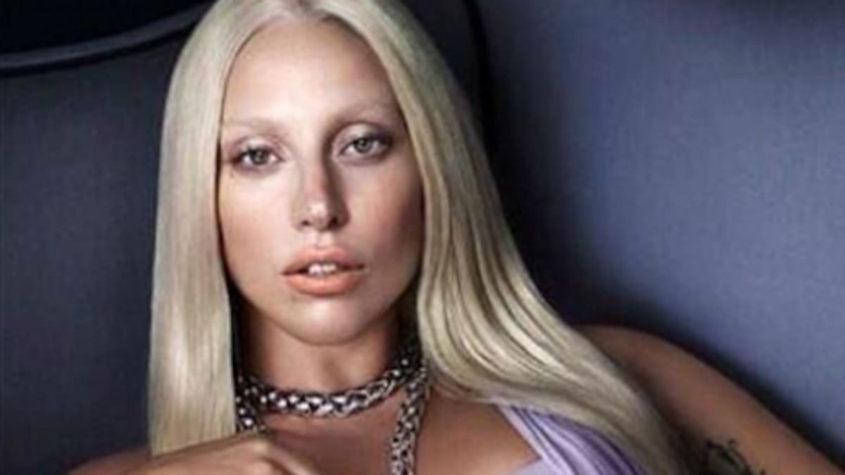 Lady Gaga es la nueva cara de Versace