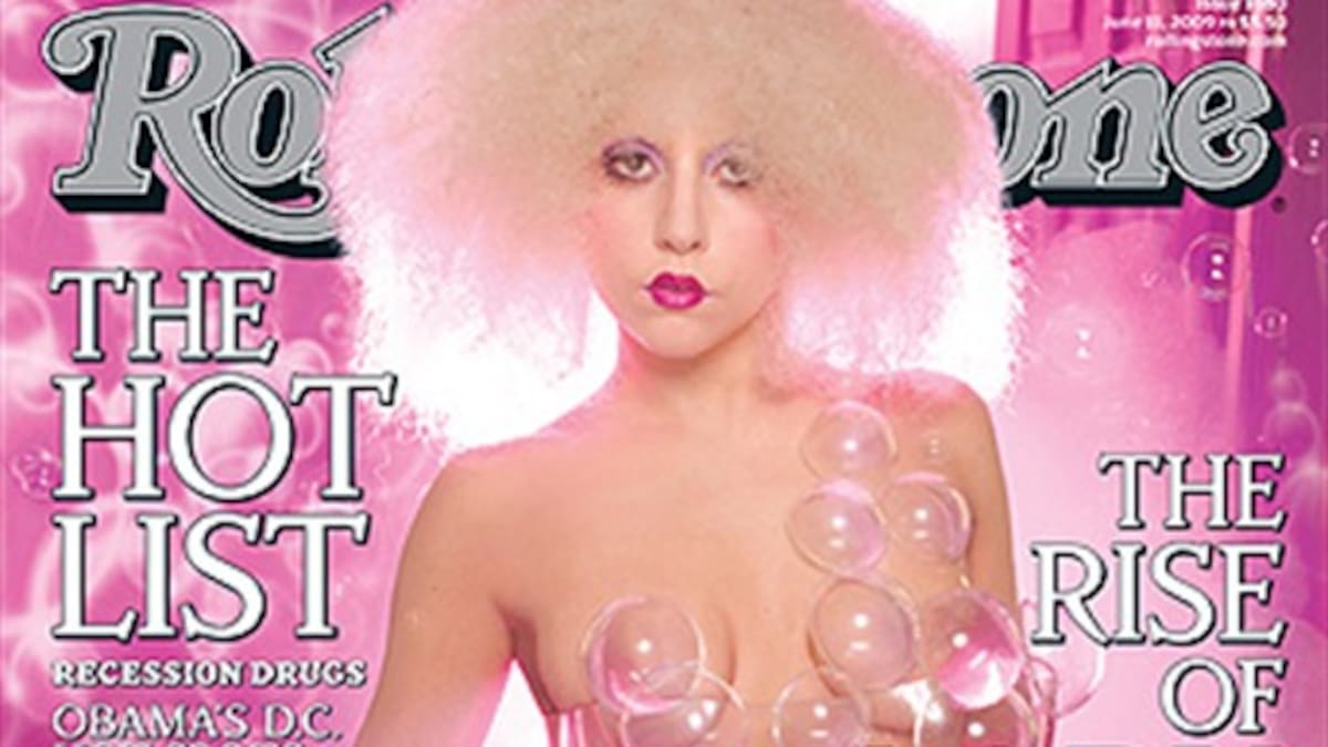 Lady GaGa se desnuda para 'RollingStone'.