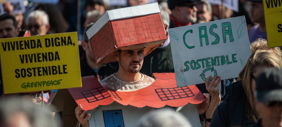 Manifestantes en la protesta contra la crisis de la vivienda en Madrid