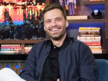 Sebastian Stan se pasea por Ibiza junto a su pareja, Alejandra Onieva, y Jon Kortajarena