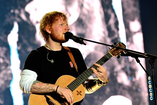 Ed Sheeran, con camisetas superpuestas en un festival húngaro el pasado mes de agosto.