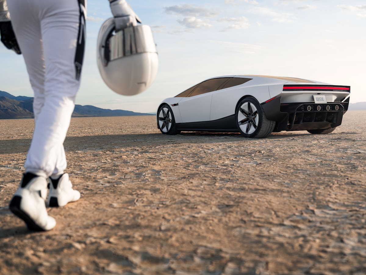 'Regreso al Futuro' tenía razón: Tesla presenta Roadster, el coche que puede volar