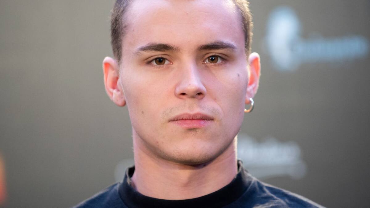 Arón Piper pasea en barco a lo Julio Iglesias: “Yate digo Julio”