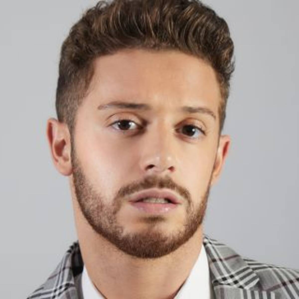 Ruggero lanzó su primer álbum de estudio