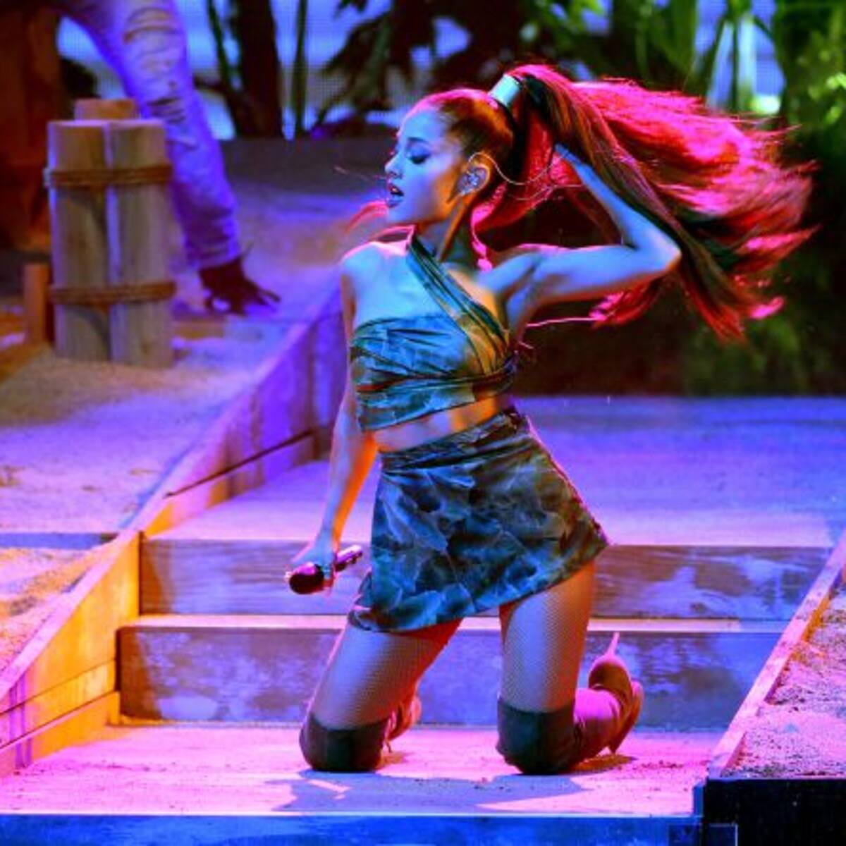 Ariana Grande desapareció de los escenarios y existen varias teorías al respecto