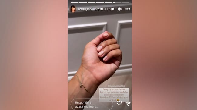 Adara Molinero y Bosco se hacen pulseras a juego tras 'Supervivientes'.