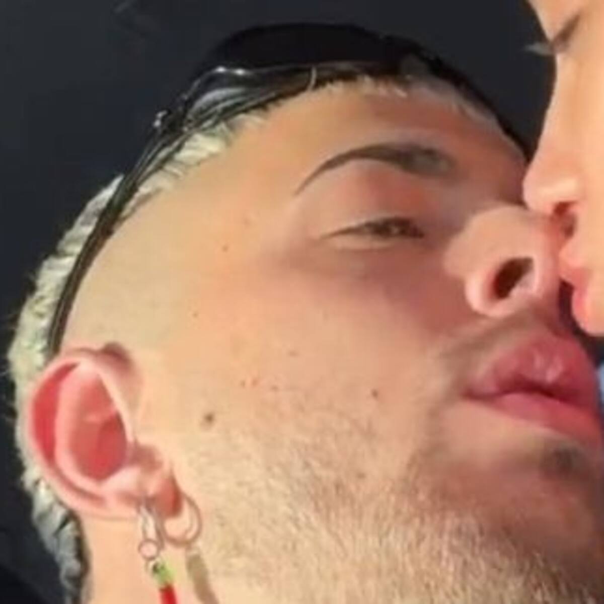 María Becerra confirmó su romance con JREI con un tierno beso