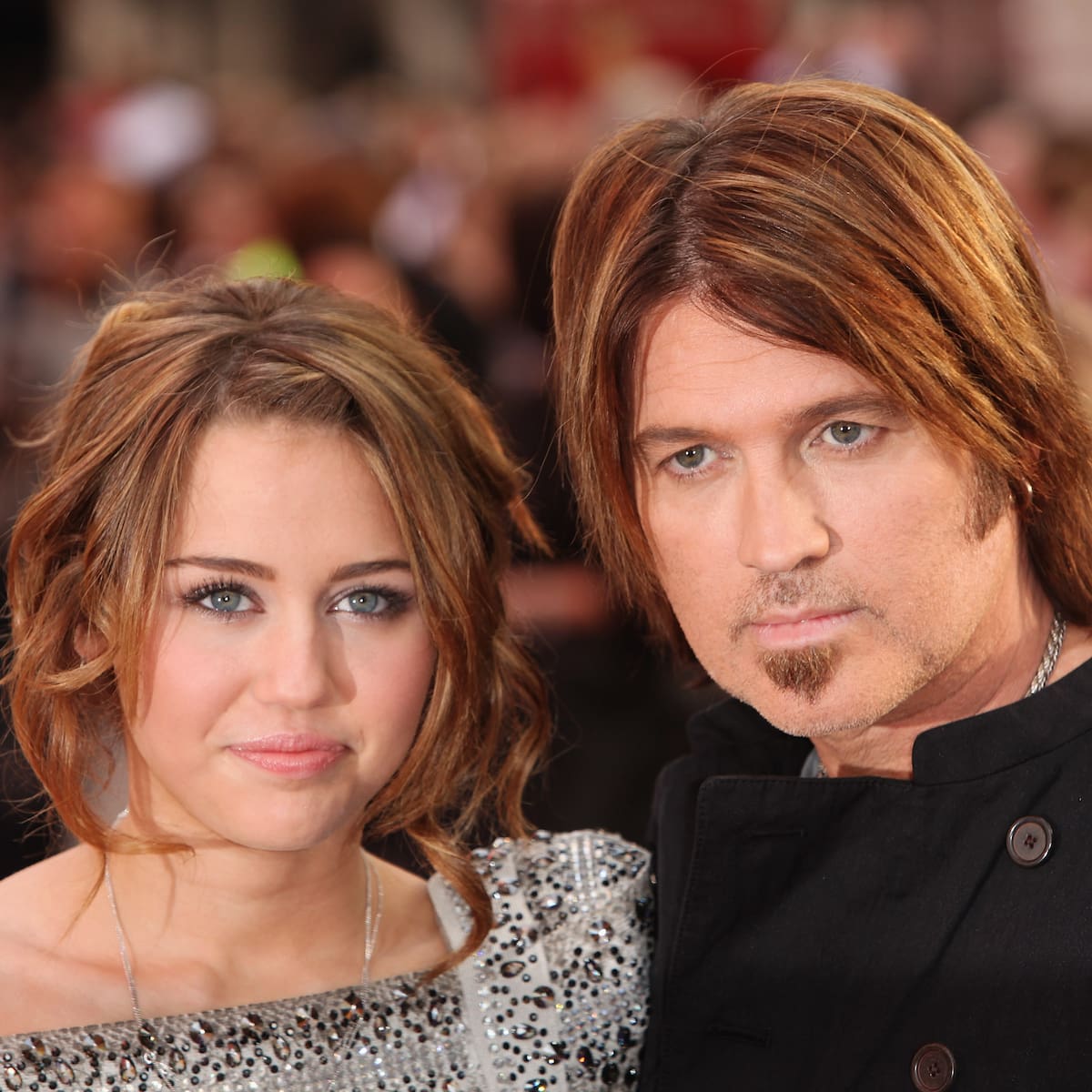 Miley Cyrus recuerda cómo su padre le protegió durante las grabaciones de 'Hannah Montana': "No había nada que pudiera pasar sin que él lo supiera"