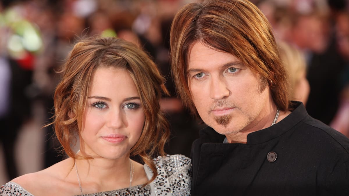 Miley Cyrus recuerda cómo su padre le protegió durante las grabaciones de 'Hannah Montana': "No había nada que pudiera pasar sin que él lo supiera"