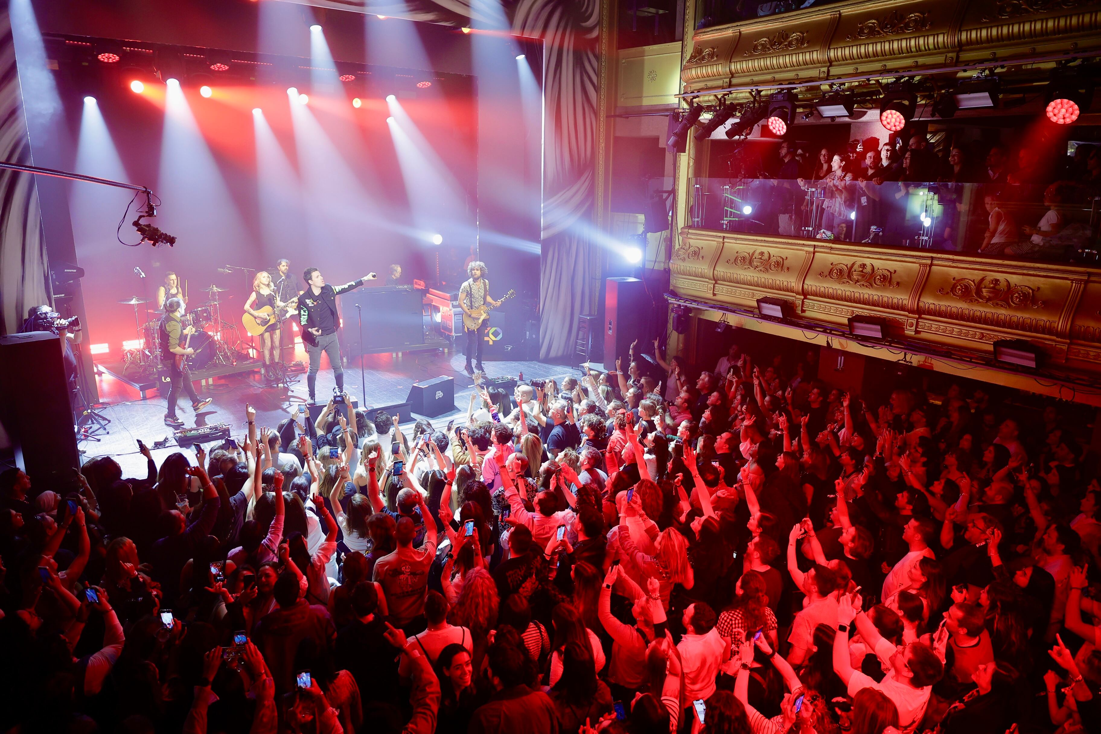 El público no dejó ni un minuto de cantar las canciones de Dani Martín y le demostraron que este tiempo lo habían echado de menos.