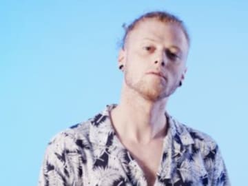 Curricé estrena Tu juego, su canción en honor al amor no correspondido