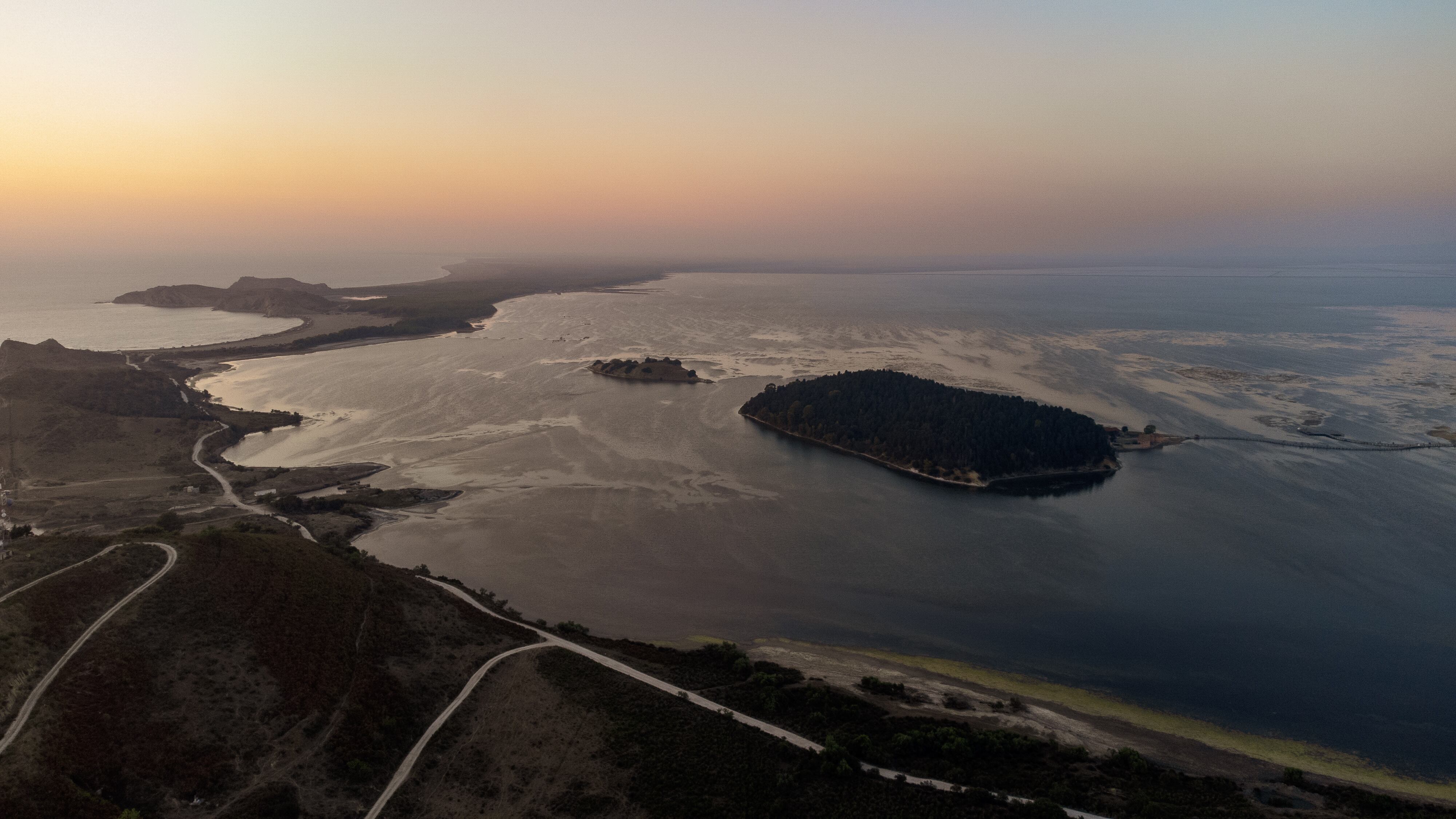La isla Zvërnec y la laguna de Narta, en Albania.