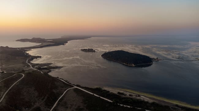 La isla Zvërnec y la laguna de Narta, en Albania.