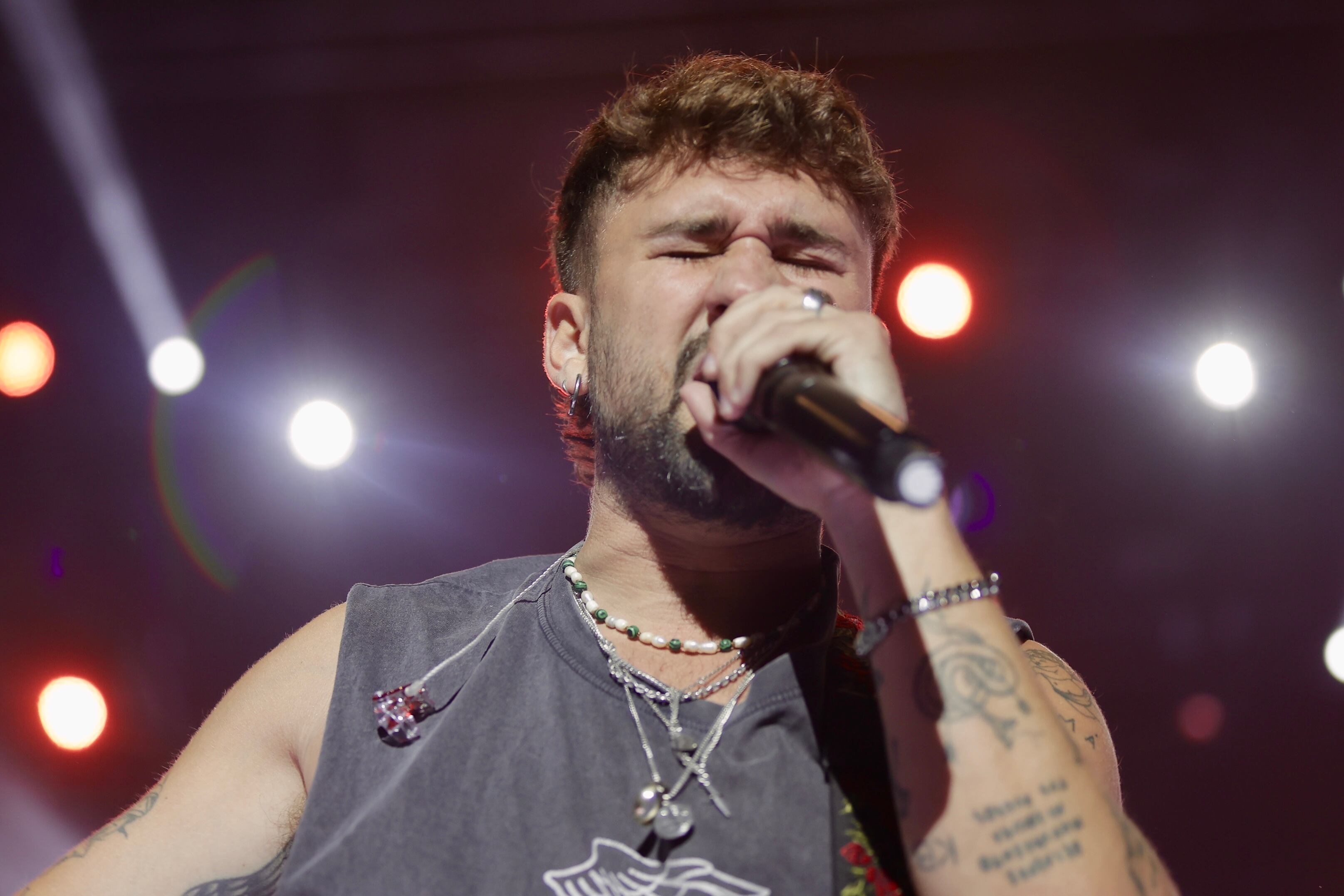 Se ha dado un buen baño de masas y todo gracias a temazos como 'Me has invitado a bailar'. Dani Fernández es lo más.