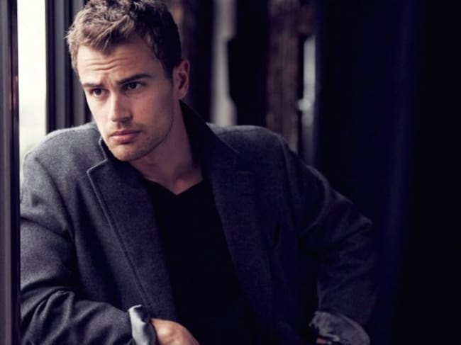 Theo James, todo un pibonazo.