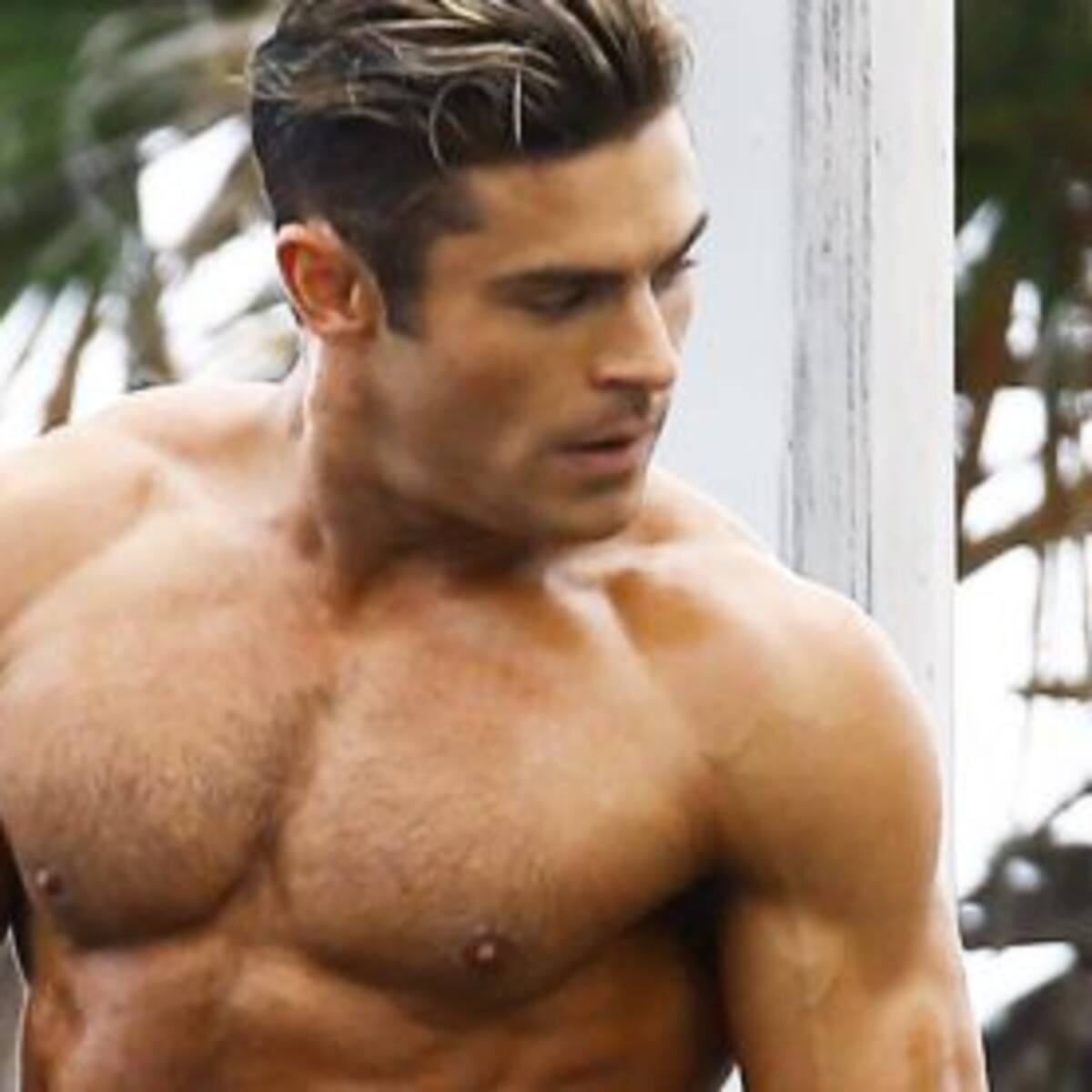 ¿Zac Efron se pasó con el gym?
