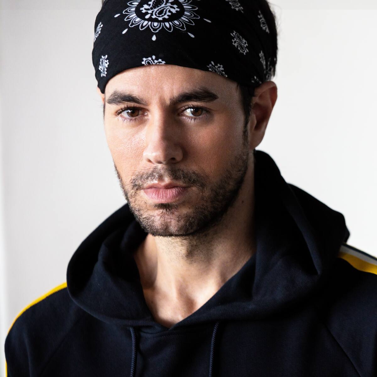 Enrique Iglesias sorprende con una foto familiar poco habitual en él