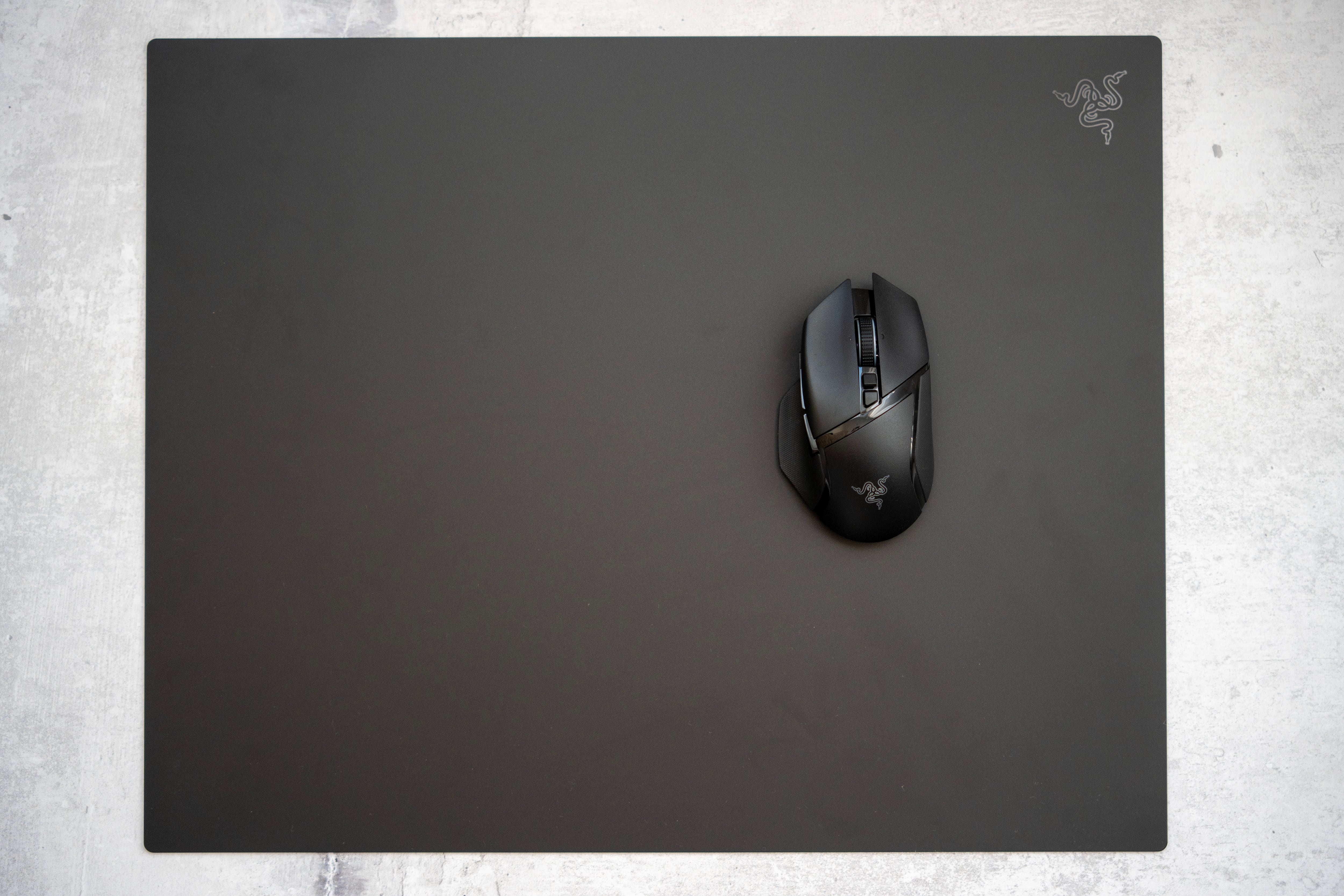 Razer Atlas Pro: la alfombrilla de cristal templado es el último paso y el que dará cierre a todo tu setup.