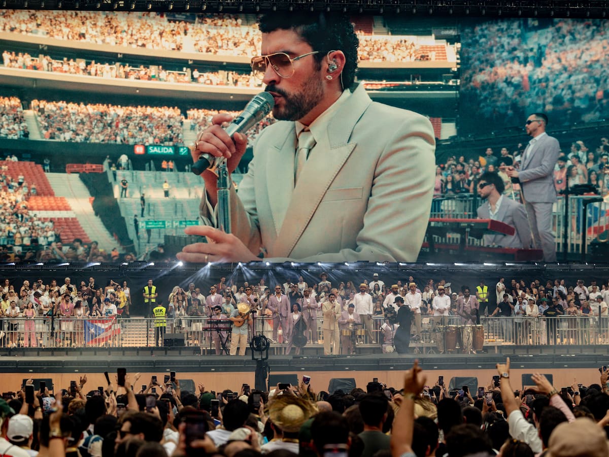 Bad Bunny arranca sus conciertos en Madrid: así hemos vivido el primer show en directo, la actuación sorpresa de Myke Towers y Ester Expósito, Jaime Lorente y más en La Casita