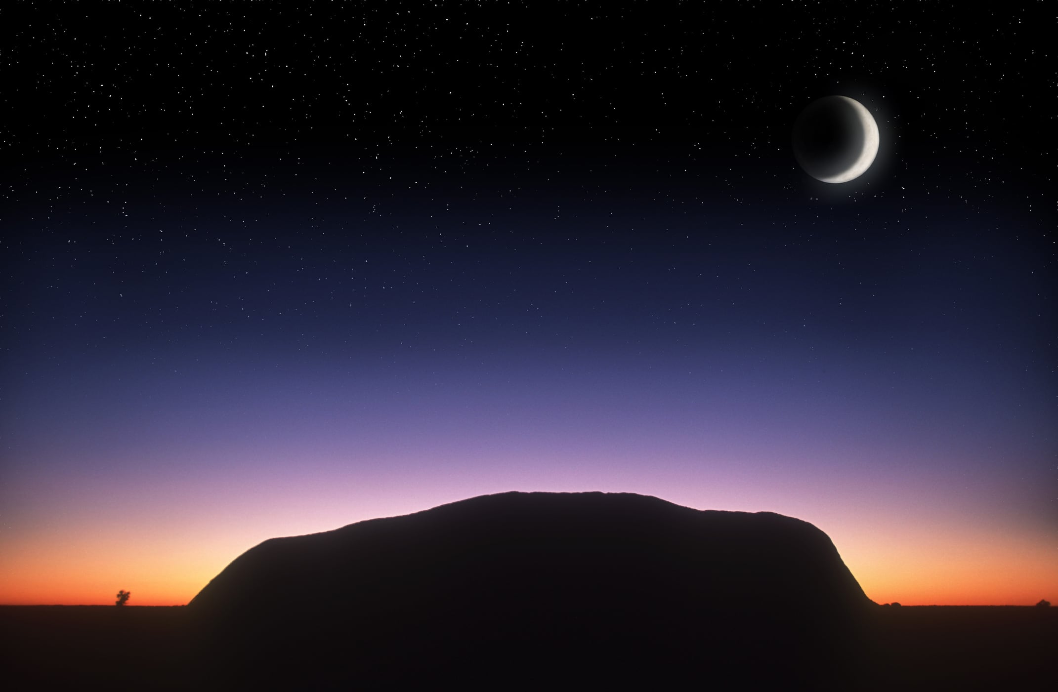 Silueta de Ayers Rock, en Australia.