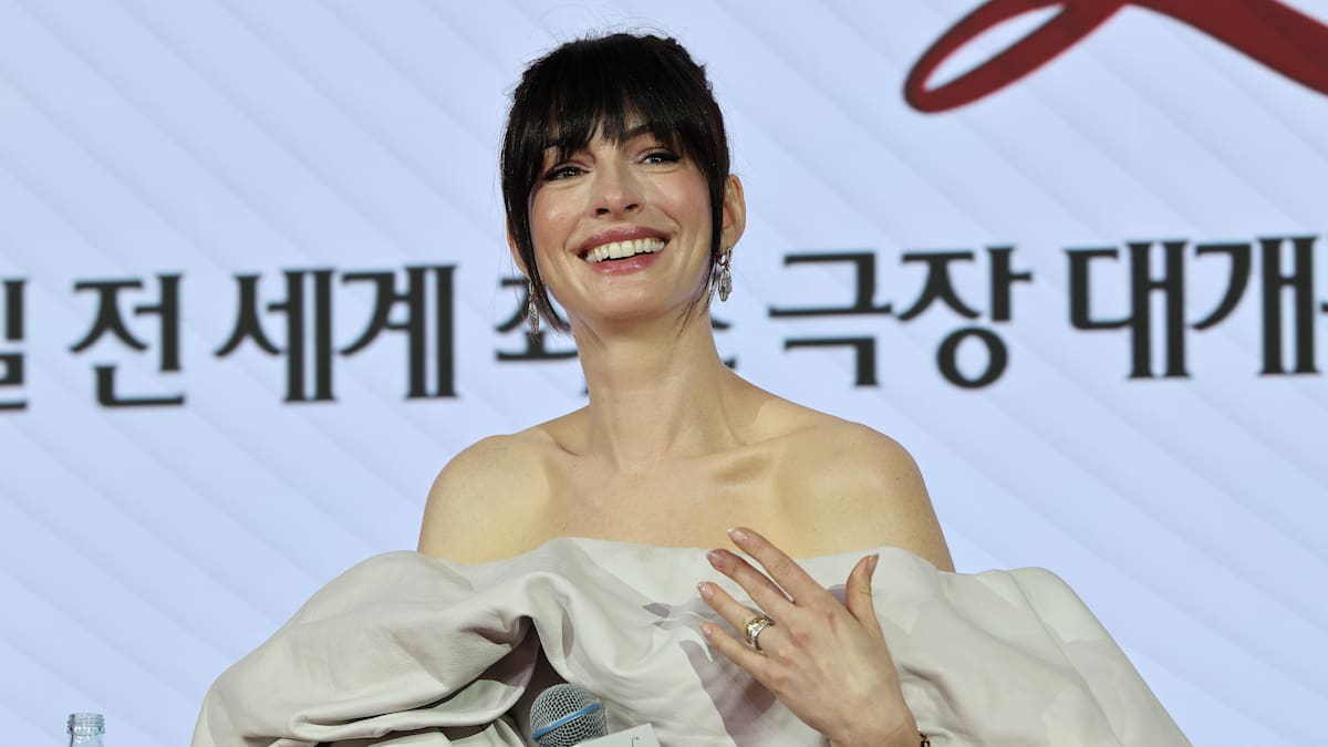 El debut de Anne Hathaway como cantante en la película 'Mother Mary' está inspirado en la era más oscura de Taylor Swift