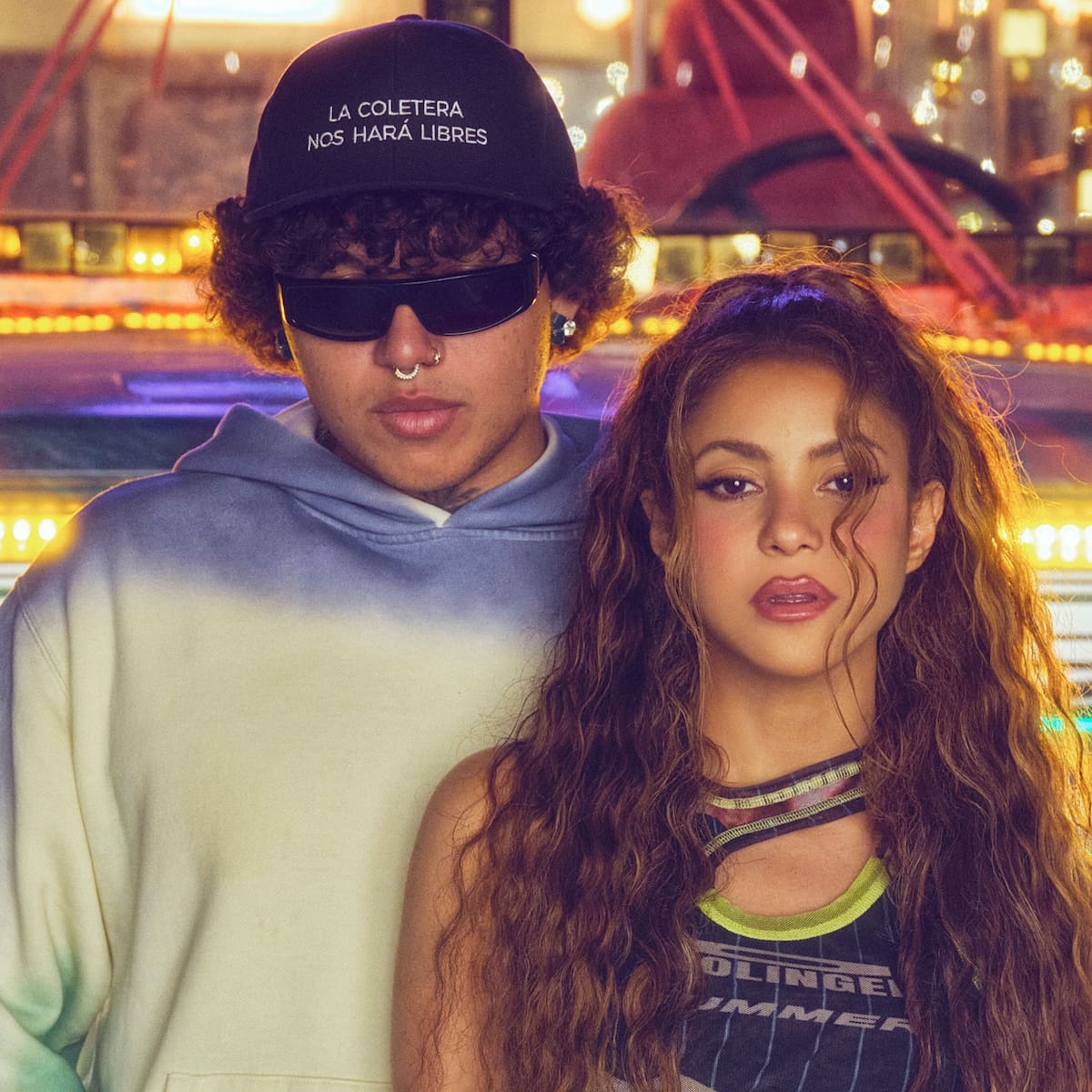 Shakira y Beéle rinden homenaje a su barranquilla natal, entre lobos y gorilas, en el videoclip de ‘Algo Tú’