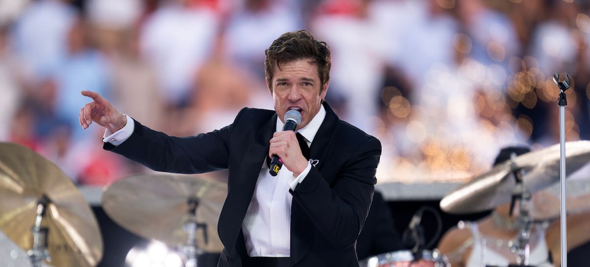 Brandon Flowers (The Killers), en la actuación de la final de la Champions League 2026