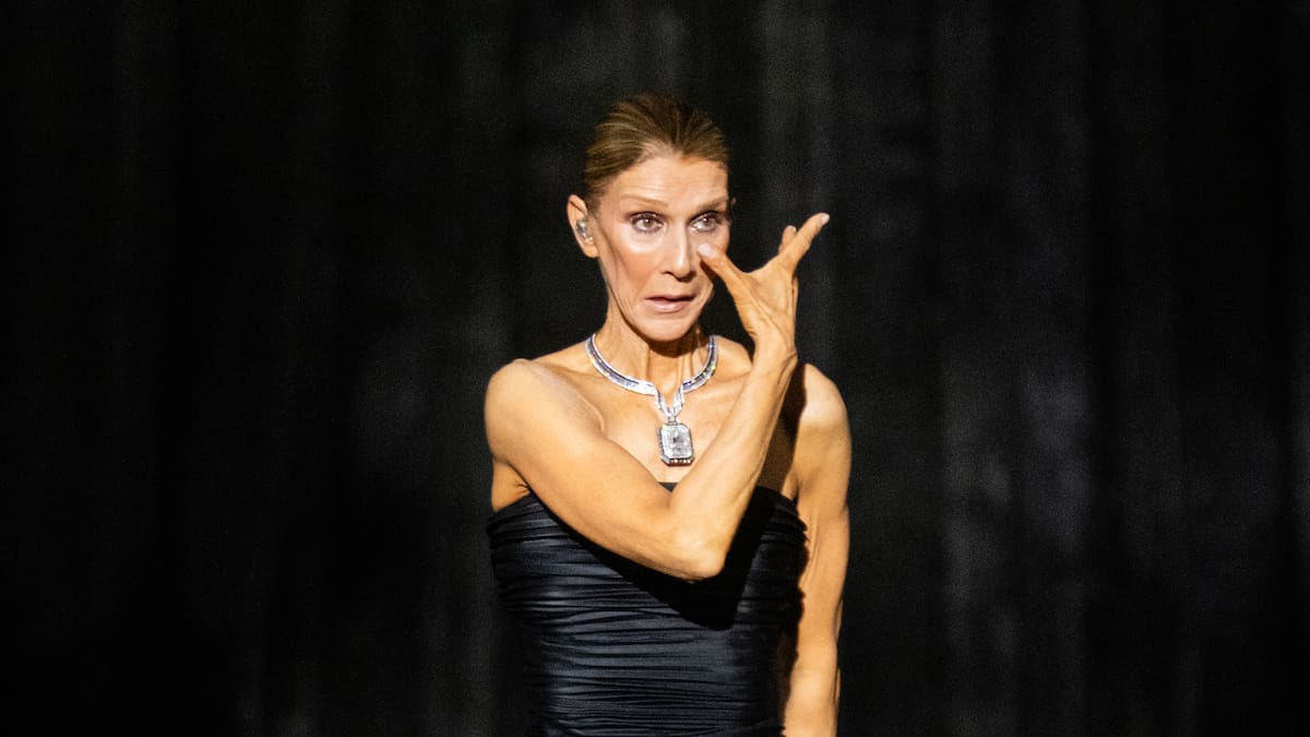 Céline Dion se emociona hasta las lágrimas en el estreno de su residencia en París