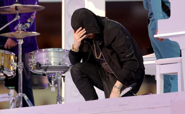 El gesto contra el racismo de Eminem en la Super Bowl 2022