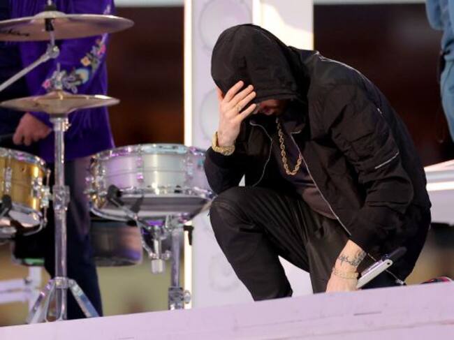 El gesto contra el racismo de Eminem en la Super Bowl 2022