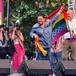 María del Monte presenta a su novia en su emocionante discurso en el Orgullo Gay de Sevilla