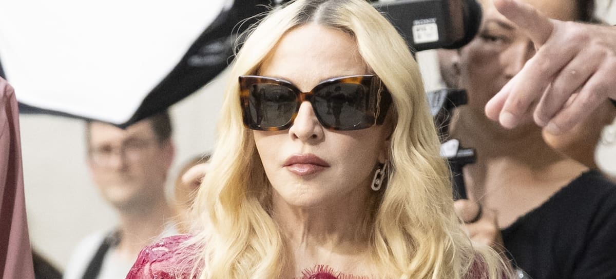Madonna, en el desfile de ropa masculina Primavera/Verano 2027 de Saint Laurent en la semana de la moda de París 2026.