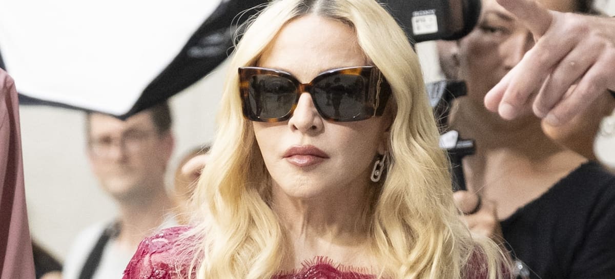 Madonna, en el desfile de ropa masculina Primavera/Verano 2027 de Saint Laurent en la semana de la moda de París 2026.