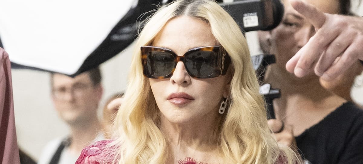 Madonna, en el desfile de ropa masculina Primavera/Verano 2027 de Saint Laurent en la semana de la moda de París 2026.