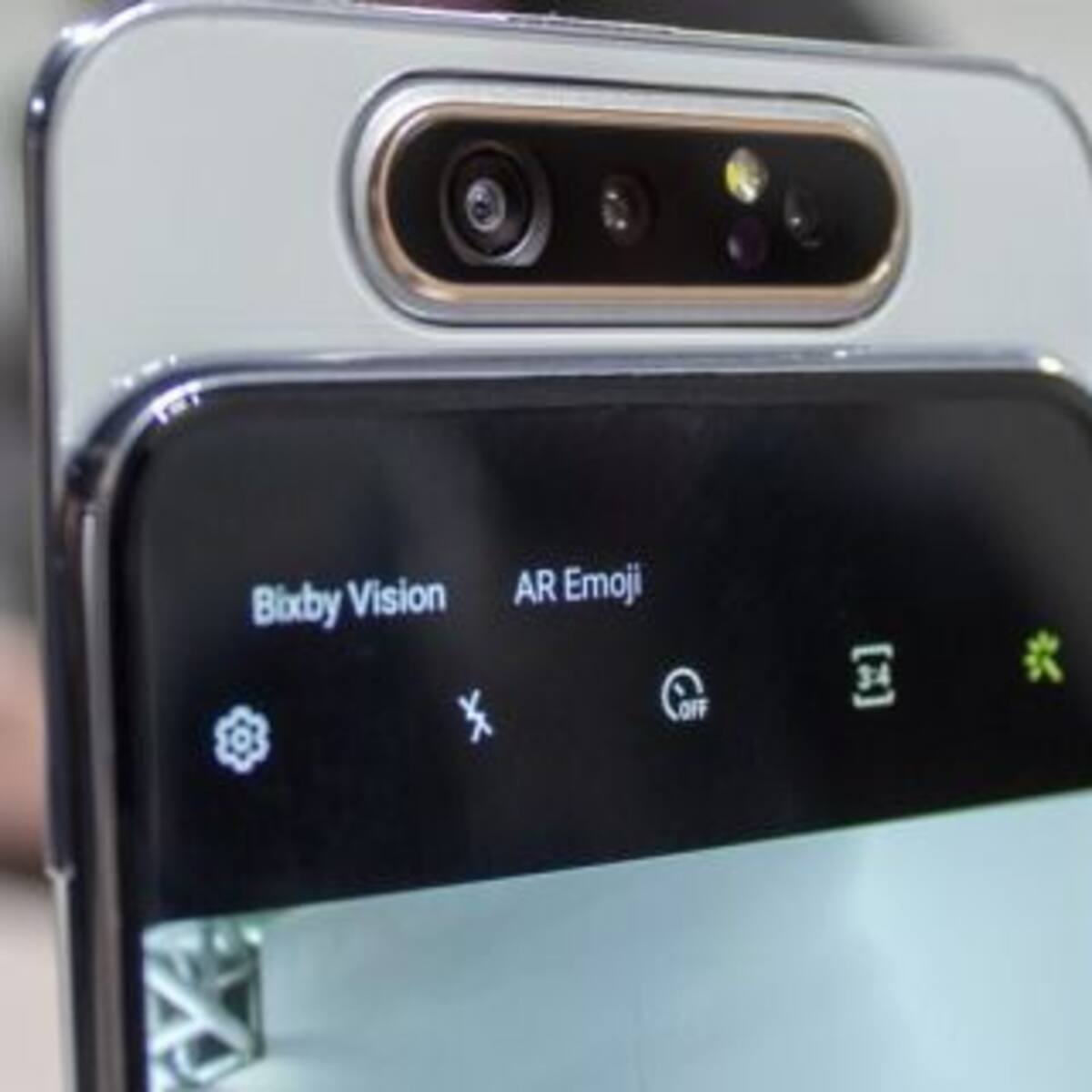 Conocé al único celular con cámara giratoria