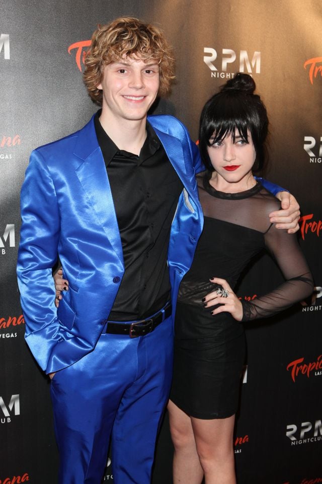 Evan Peters y Alexia Quinn en 2012