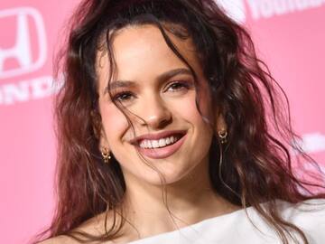 LA ÚLTIMA FOTO DE ROSALÍA ENLOQUECE A INSTAGRAM: ¿QUÉ LLEVA EN LOS TACONES?