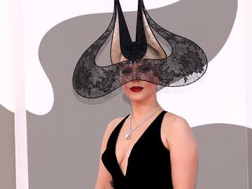 Lady Gaga nos pone los pelos de punta en el debut en directo de 'Happy mistake'