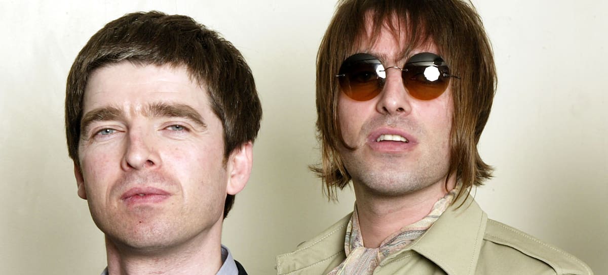 Noel y Liam Gallagher, de Oasis, en 2003. (Photo by Dave Hogan/Getty Images)