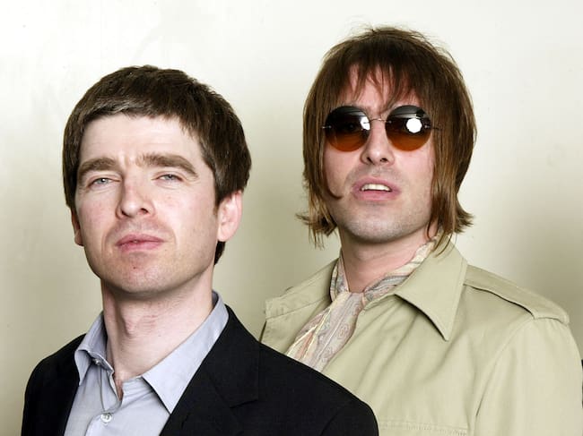 Noel y Liam Gallagher, de Oasis, en 2003. (Photo by Dave Hogan/Getty Images)
