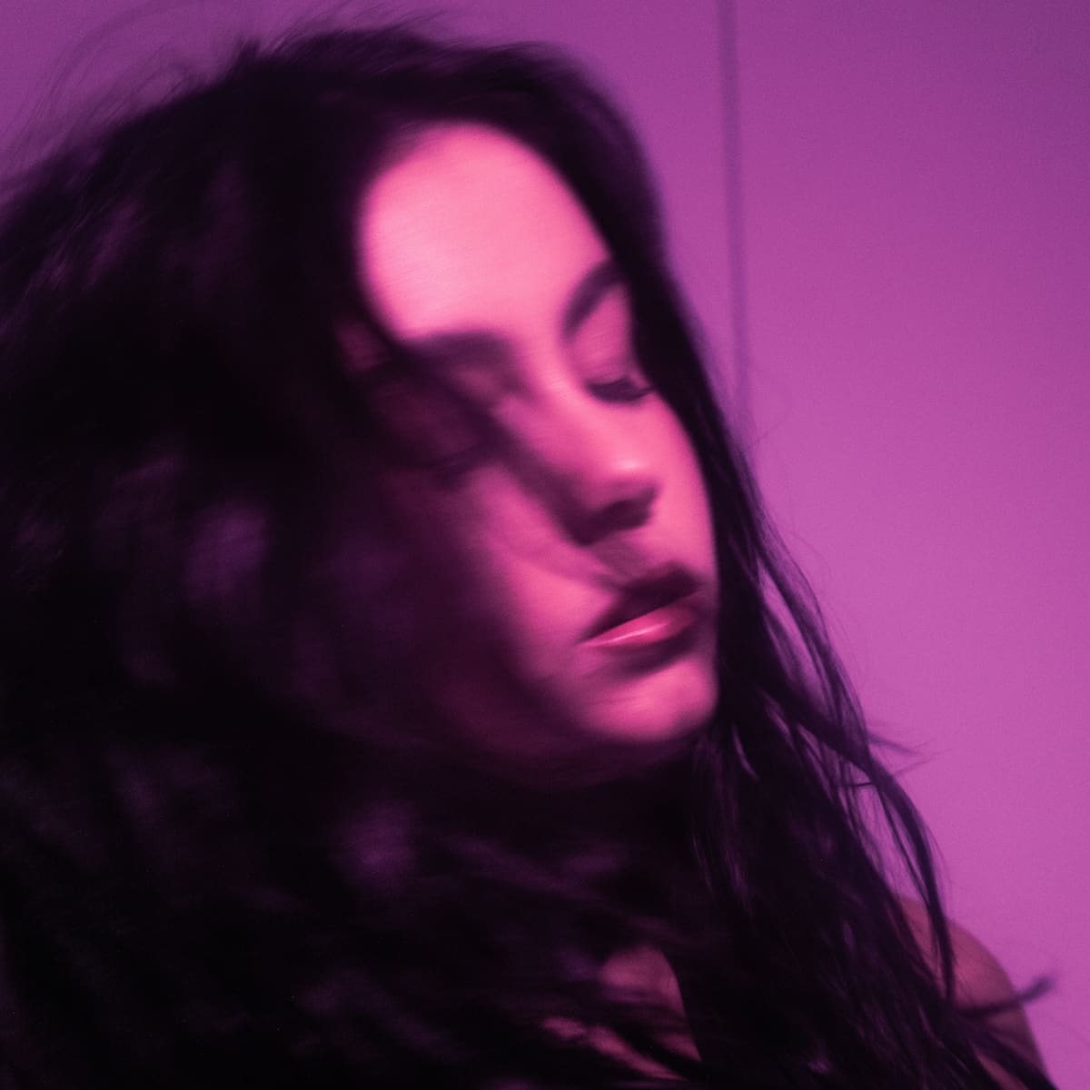 Letra y significado de 'no fue real', la nueva canción de Chiara Oliver: "Que sea el soundtrack de vuestros días azules"