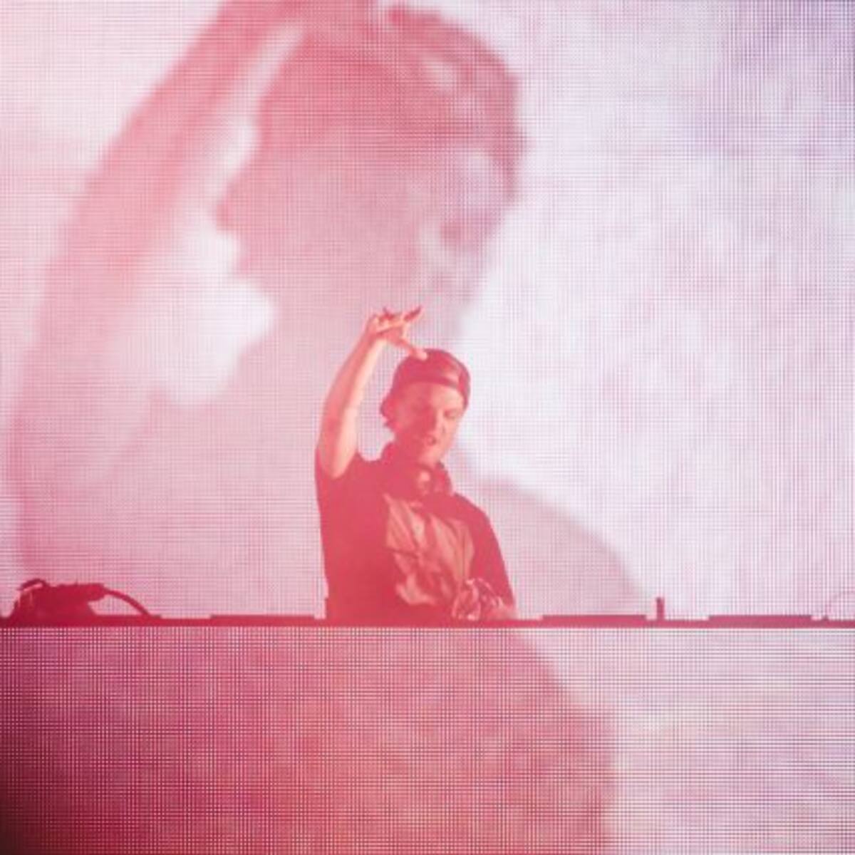 ¿Avicii no se había retirado? Sacó nuevos temas