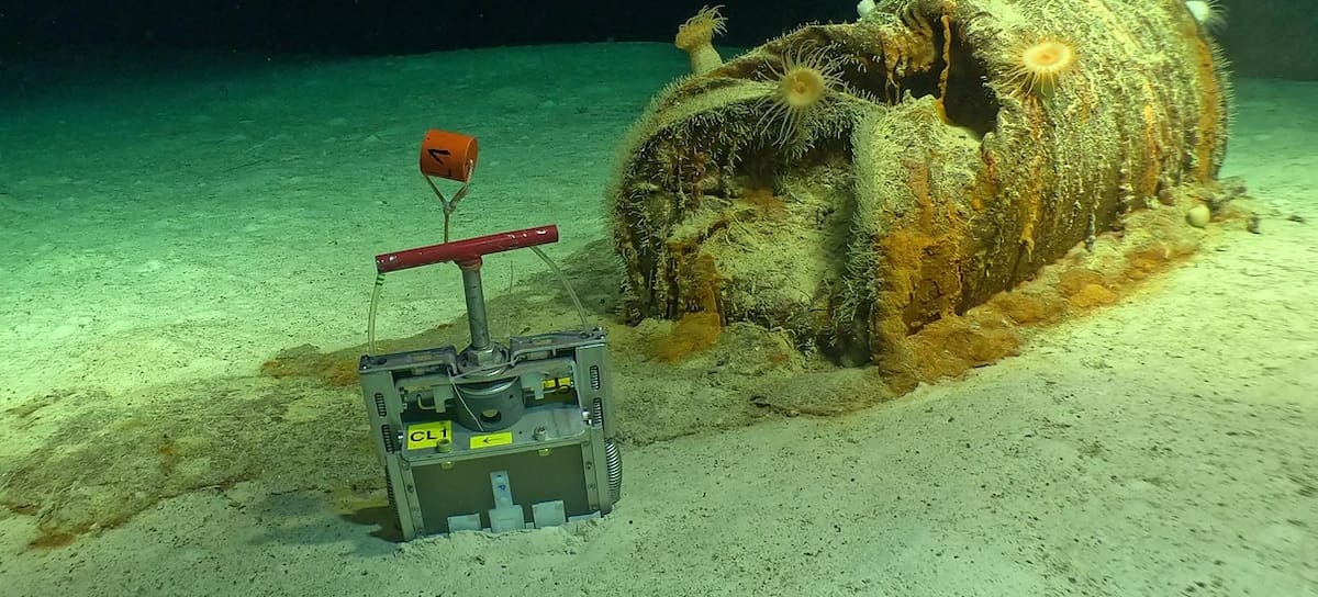 Los bidones se encuentran a 700 km de la costa gallega (foto: CNRS).